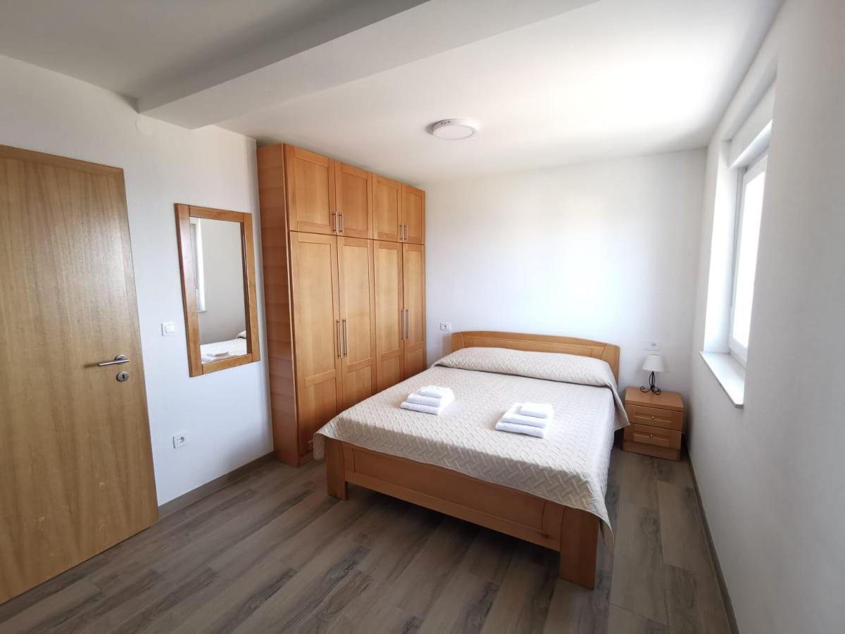 Apartmani Nejasmic Примоштен Экстерьер фото