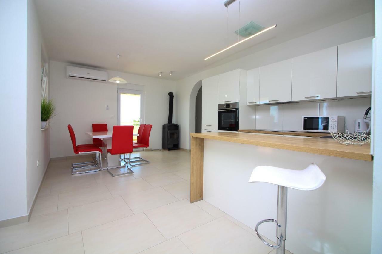 Apartmani Nejasmic Примоштен Экстерьер фото