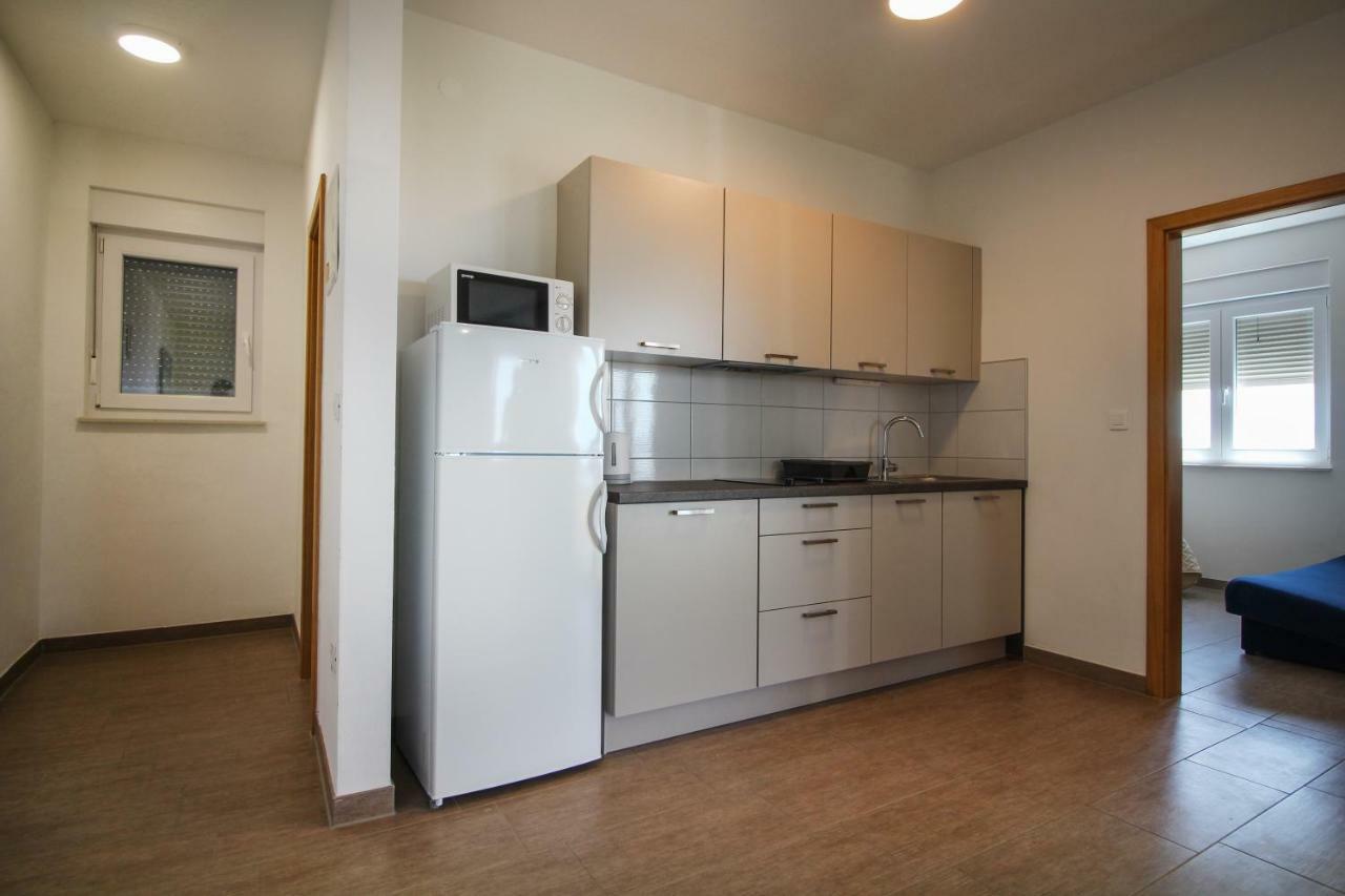 Apartmani Nejasmic Примоштен Экстерьер фото